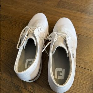 Women’s golf shoes